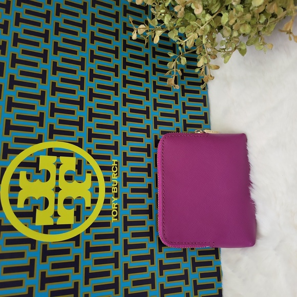 Tory Burch Wallet/Cardholder Excellent Condition - Picture 2 of 5